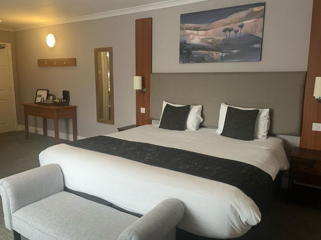 Hotel Wheatsheaf By Chef & Brewer Collection North Waltham Esterno foto