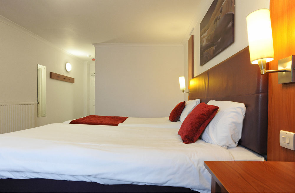 Hotel Wheatsheaf By Chef & Brewer Collection North Waltham Esterno foto